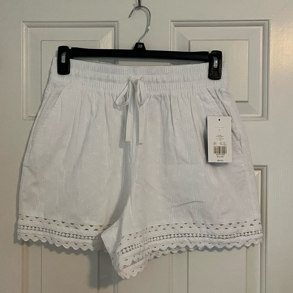 NWT Crown & Ivy White Shorts